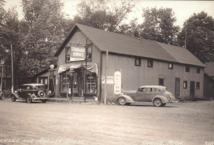 Curtis - Vintage Postcard (newer photo)